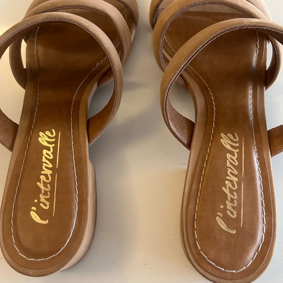 Sold-L’intervalle Strappy Tan Suede Low block heel, size 10.5/40 - Picture 3 of 5
